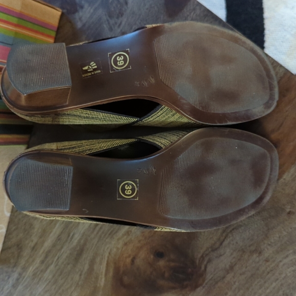 Woman's heals, size 9 - Picture 6 of 6